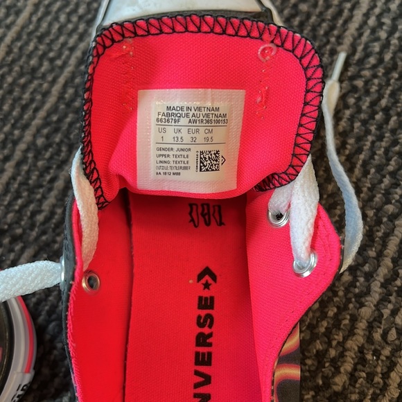 Converse Big Girl Size 1 Chucks with great messsge:  Strong/Pretty - Picture 5 of 6